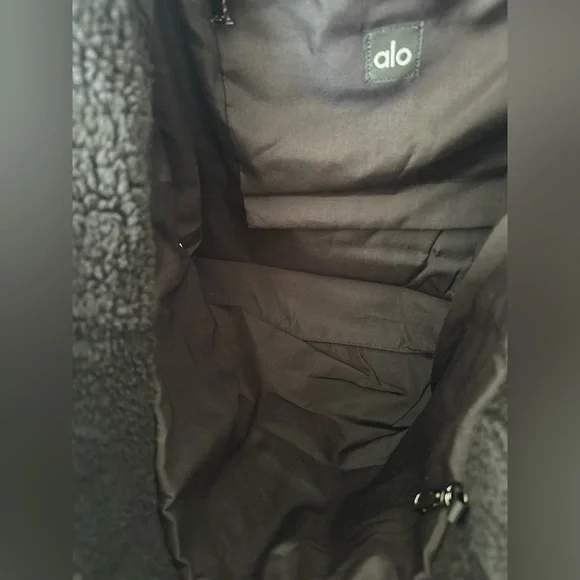Alo Yoga Ovesize Shearling Black Tote Bag Sherpa Zip Shoulder Gym Travel New - Picture 5 of 10
